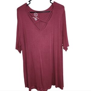 Maurices Tee Criss Cross V-Neck Size 18/20 Burgundy/Red Wine🇺🇸